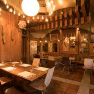 歓送迎会等のパーティーはもちろん、家族での団らんや友人同士の誕生パーティーなどにもおすすめ。コースの用意もあり、サプライズの演出も相談可能。和気あいあいと楽しめるオシャレな雰囲気。