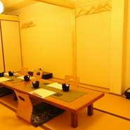 お座敷、椅子席、掘りごたつの個室あり