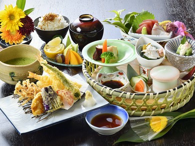 『花かご膳』はリピートも多い人気のランチ