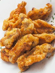 4種のスパイスから好きな味をチョイス『ホットチキンウィング』