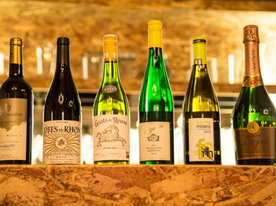 ワインの品揃えが豊富で、料理に合わせたセレクトを楽しめます