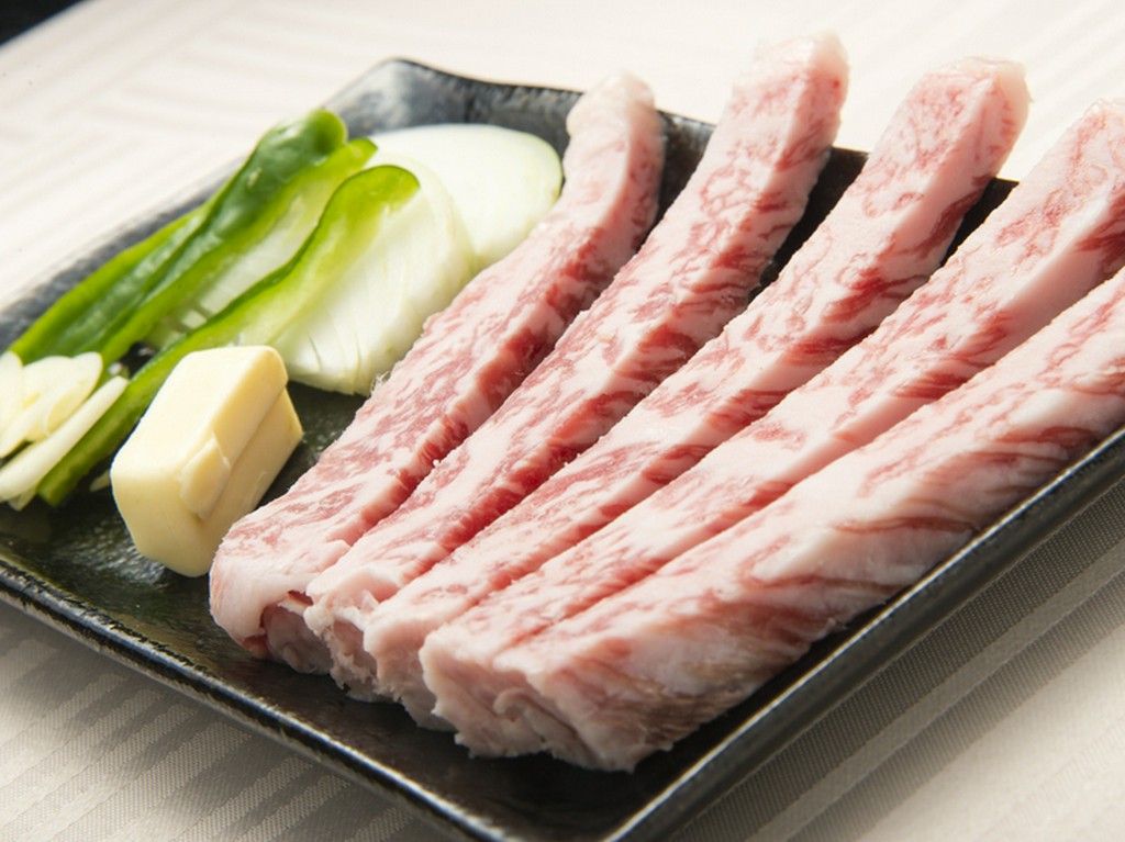 素材の味わいを楽しむシンプルな味付け『特選宮崎和牛鉄板』 