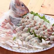 「鯛」という食材ひとつでも、季節によって脂ののりや身の状態は異なります。その時期に合わせ、産地も細かく微調整。漁場や魚の本質を深く理解している店長だからこそできる技。ハレの一日にも信頼できる一軒です。