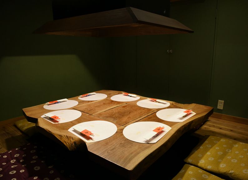 仲間同士の集まりにも最適な掘りごたつ個室