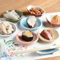 一つずつの食材に込められた意味と思いを感じられる小皿