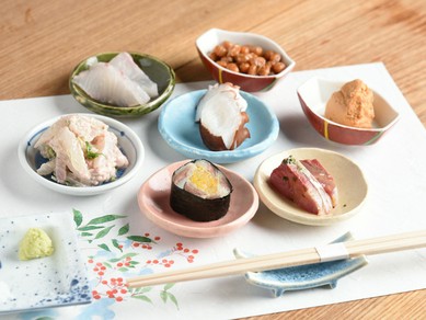 一つずつの食材に込められた意味と思いを感じられる小皿