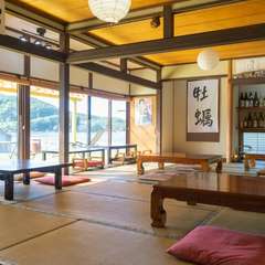 畳敷きが気持ち良い、広々とした空間で過ごしやすい店内