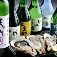 【海鮮料理　かき小屋さとや】では、三重の銘酒も充実の品揃え。なかでも『牡蠣限定酒　天遊琳』は、カキとの相性を考えてつくられたお酒なのだとか。ほかにも伊賀や鈴鹿など、特産の地酒が多く揃えられています。