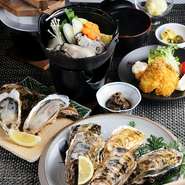 三重県は全国でも有名なカキの産地。プランクトンが豊富で栄養たっぷりの海で育つため、1年ガキと呼ばれ生長が早いのが特徴です。鳥羽・浦村ならではのクリーミーでマイルドな味わいのカキをご賞味あれ。