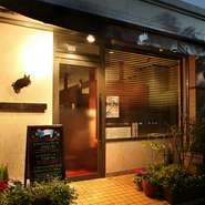 多くの国で神聖で縁起が良いと言われる豚。店名を「子豚」にした意味もお客様の幸せを願ってのことです。	
