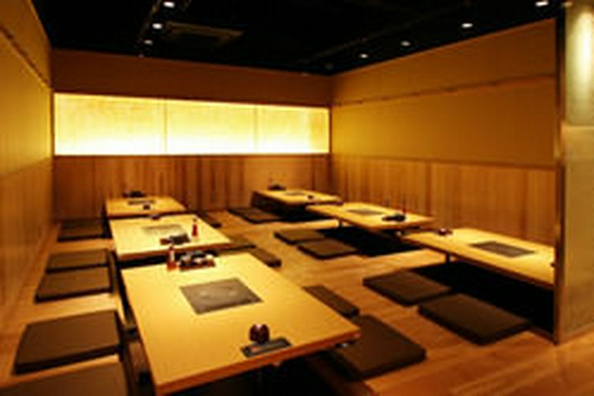 ゆったりとくつろげる空間で食事会が楽しめる