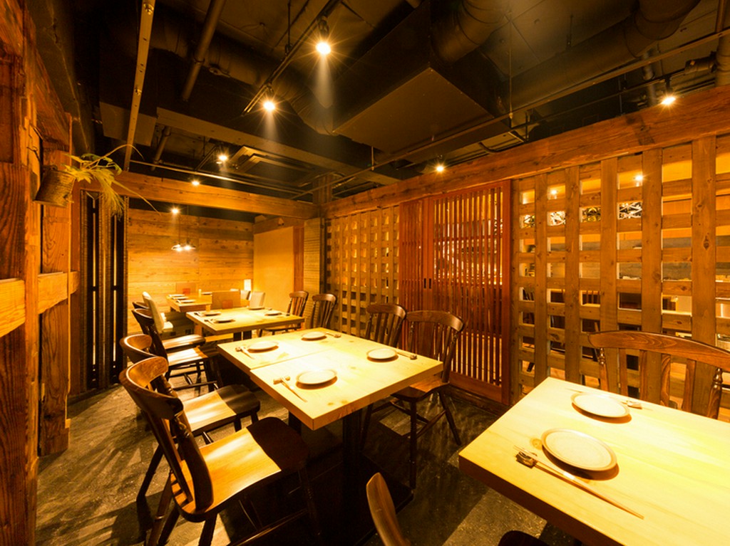クラブだった名残がある「和モダン空間」