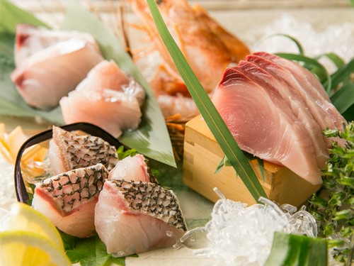 お刺身はお魚それぞれを一番美味しい切り方・炙り方でご提供