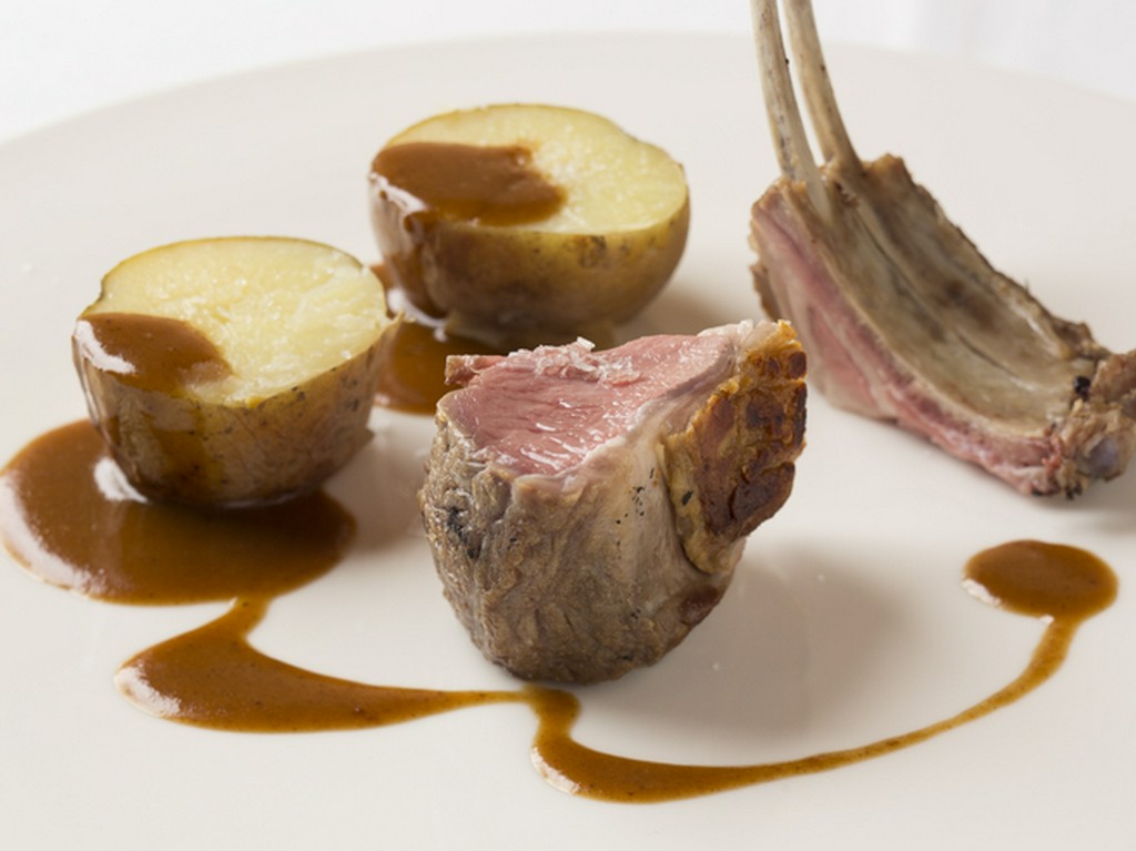 スペシャリテ『仔羊の藁包みロースト　ヴァルド派の農家料理』