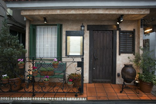 閑静な商店街の一角にある名店