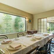 接待・会食で重要な「空間」と「お食事」。【ヌキテパ】ではゆっくりとした個室で、フレンチ界の名手・田辺シェフならではのここでしか味わえない料理を楽しめます。印象深いひとときになること間違いなしです。