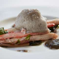 『白菜とズワイ蟹の土のドレッシング 土の泡添え』