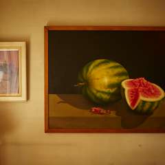 シェフのスイカ好きを物語る店内の調度品