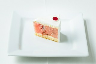 歓声が上がる、【ヌキテパ】名物『スイカのケーキ』