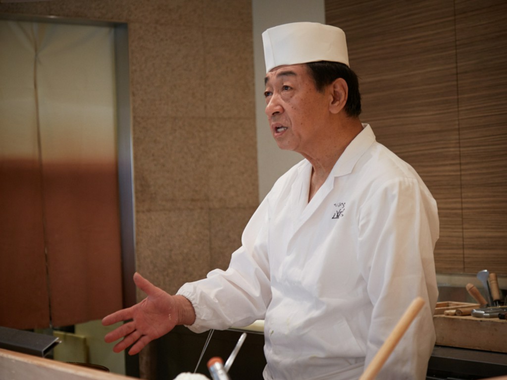 ゲストの目の前に立つ料理だからこそ、接客も大切な要素