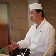 日本を代表する巨匠でありながら、近藤氏の物腰はいたって柔らか。料理についても「隠し事は一切なし」と、素材や産地はおろか、揚げ方まで余さず説明してもらえます。