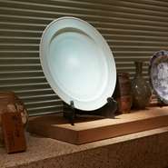 過度に飾り立てず、自然体で。そんな近藤氏のスタイルを表すようなシンプルなインテリアも印象的。