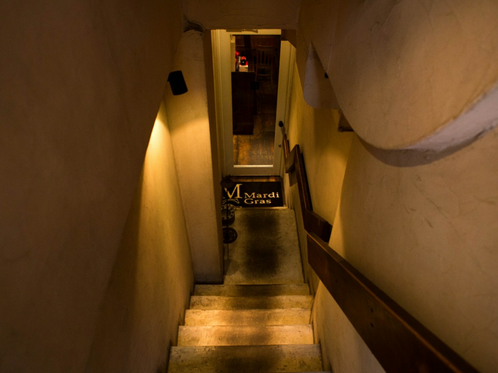 銀座の地下にひっそりと潜む、肉好きグルメの聖地