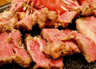 遊牧民スタイルの羊串焼き