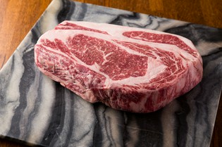 牛、豚、羊、鶏……、肉の目利きは妥協なし