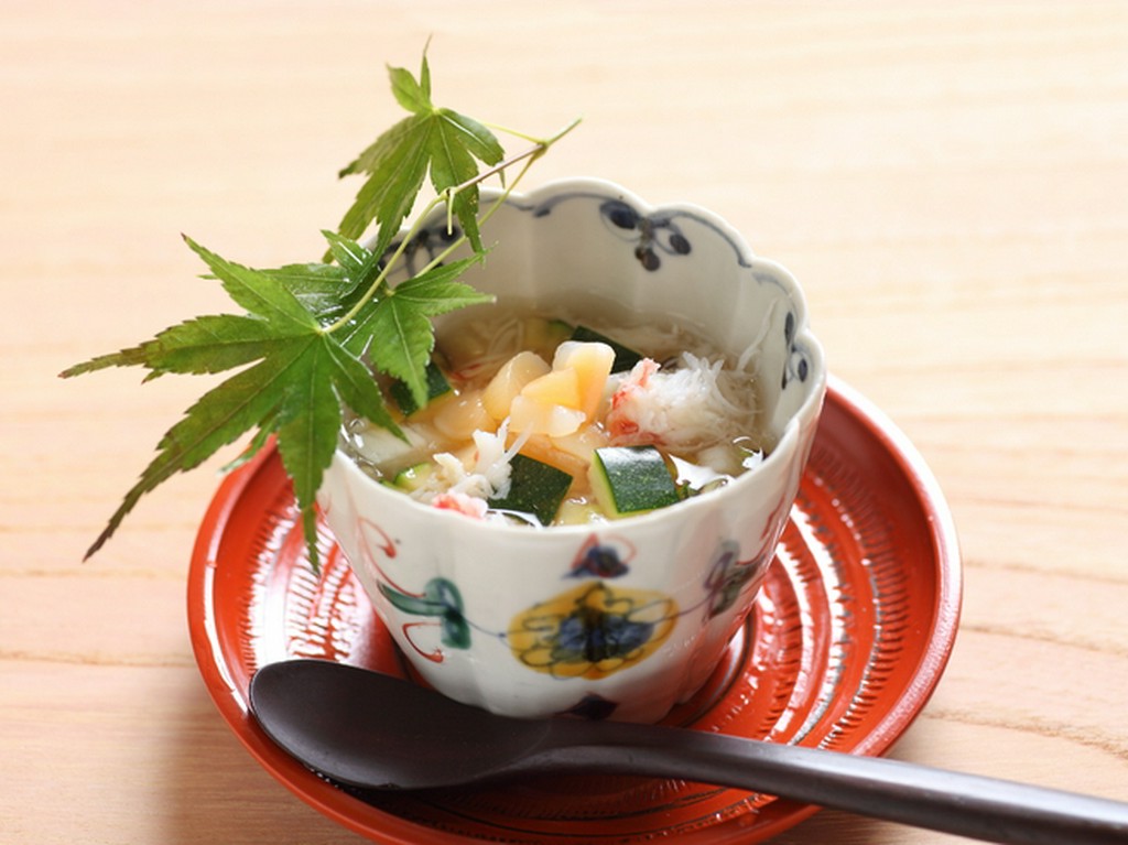 鮮魚へのこだわりはもちろん、季節の野菜も豊富に取り入れます