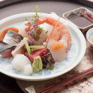 アレルギーをお持ちのお客様は事前にお申し付けください。
青龍、朱雀、白虎、玄武の各コースは量は変わりません。食材の質の差となります。
