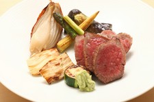 朝獲れ直送の鮮魚、野菜、和牛がおたのしみいただけるコース