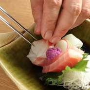 「新潟の一生懸命をお皿に載せて」がモットーです。新潟上越の旬の味を幅広い年代のお客様に楽しんでいただく為、日々料理の工夫を凝らしています。