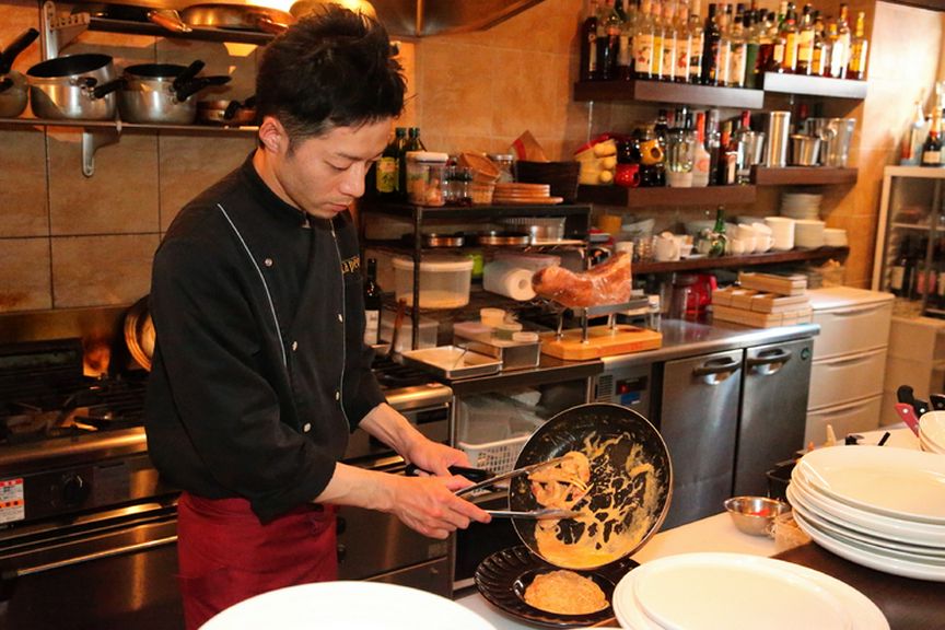 女性お一人でも過ごしやすいカウンター席のある【ラ・ペコラ】