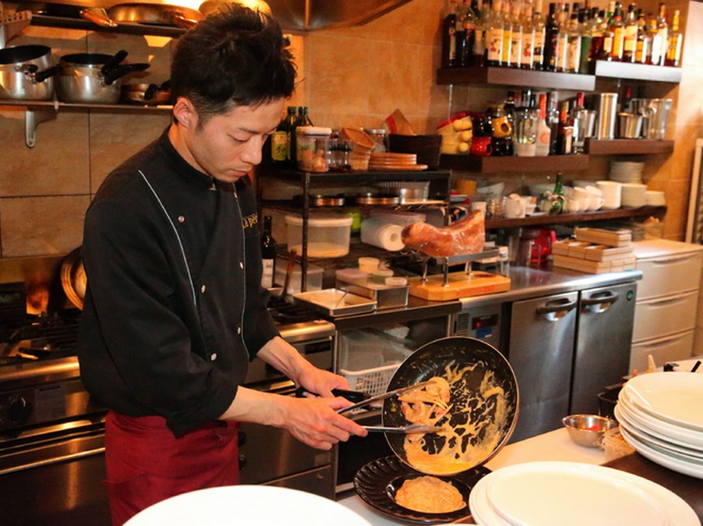 女性お一人でも過ごしやすいカウンター席のある【ラ・ペコラ】