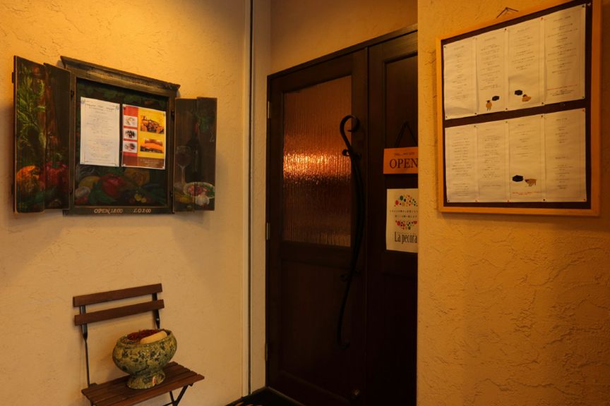 料理に合うように厳選されたグラスワインは月替わりで6種類