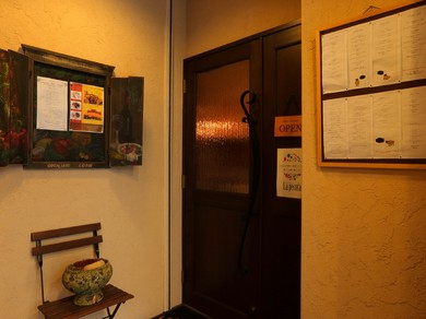 料理に合うように厳選されたグラスワインは月替わりで6種類