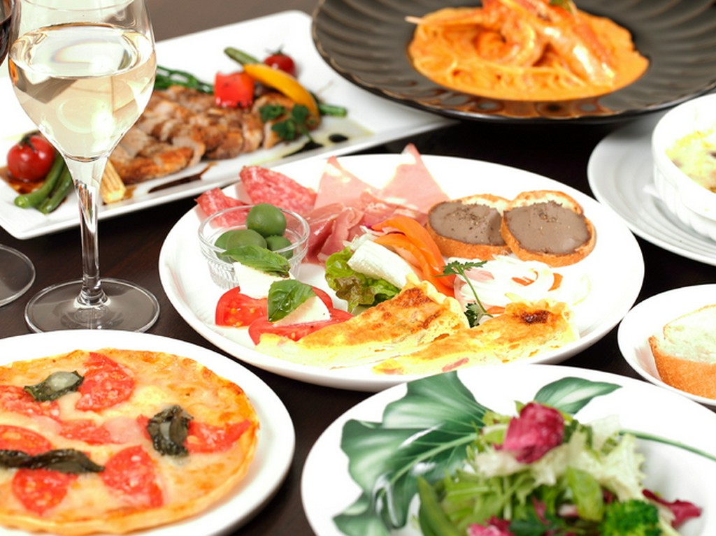 【ラ・ペコラ】の人気メニューが一気にいただける、お得なコースです。女子会や少人数でのパーティーに！