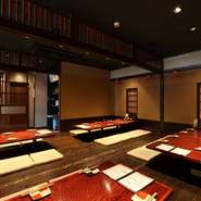 古民家から運んだ家具や、和紙などを使った部屋が多く、ゆったりできる居心地良い空間が広がってます。姉妹店は【焼肉屋京昌園本店】であり、他店では味わえないこだわり抜いたお肉料理が絶品。