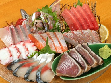 旬の食材や地元食材を使った料理も豊富に用意されています