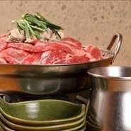 追加具材
牛肉858円/生モツ638円/〆のうどん418円
野菜盛り748円/雑炊ごはん418円
キムチ418円/〆のラーメン286円