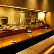 季節ごとに旬のものや、オススメメニューをご用意しています。
美味しい料理と美味しいお酒を心ゆくまでお楽しみください。