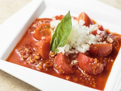 定番のキムチも“デート”仕様。スタイリッシュに肉料理を楽しむ