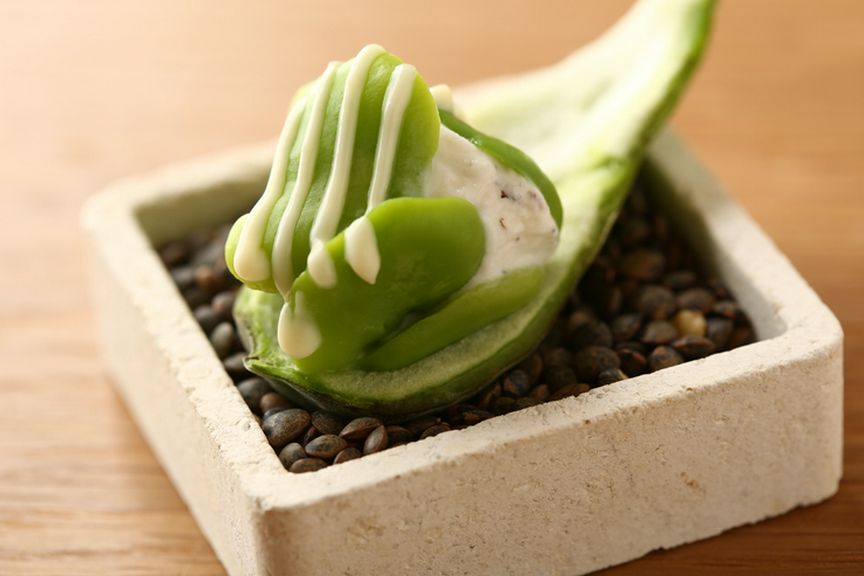 見た目もかわいくて、女性に人気『空豆と白チョコ×トリュフ』