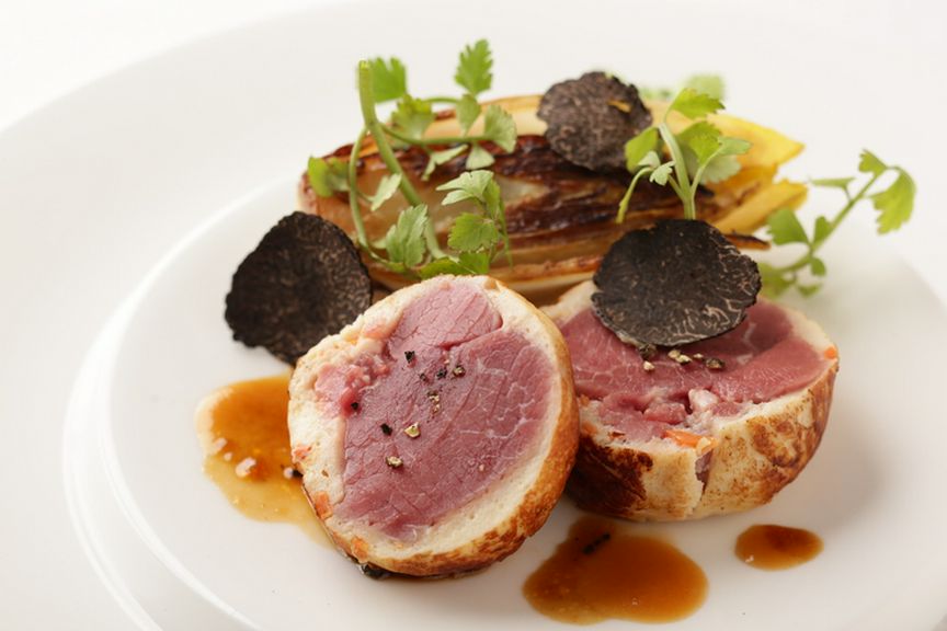見た目もお腹も大満足『仔羊鞍下肉と地鶏ムースのロトリーノ』