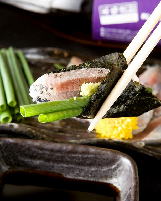【いずみ田】定番の逸品『活いわしの磯辺巻き』