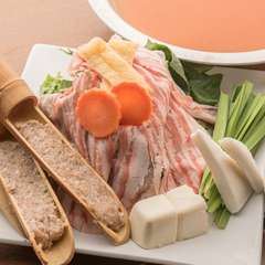 ピリ辛特製スープと極薄豚肉の旨みが染みた『慶州鍋』（1人前）