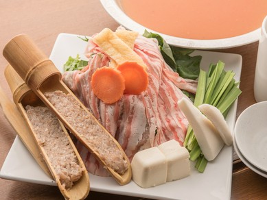 ピリ辛特製スープと極薄豚肉の旨みが染みた『慶州鍋』（1人前）