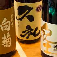主人の日本酒好きが高じて誕生した居酒屋のため、随時入れ替わるラインアップは充実。およそ20銘柄が常に揃います。純米＆本醸造を多めに、純米吟醸＆吟醸を少しというセレクトは「食中酒がメイン」だから。