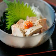 柔らかく蒸しあげたふわり食感の『あん肝ポン酢』